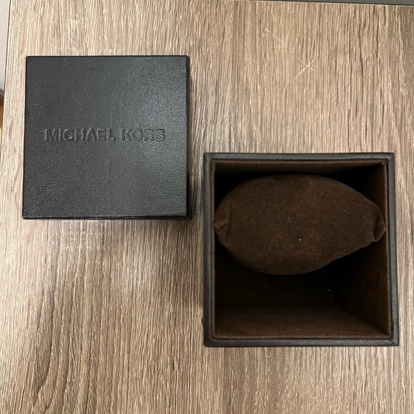 Michael Kors Watch Box - Picture 2 of 2